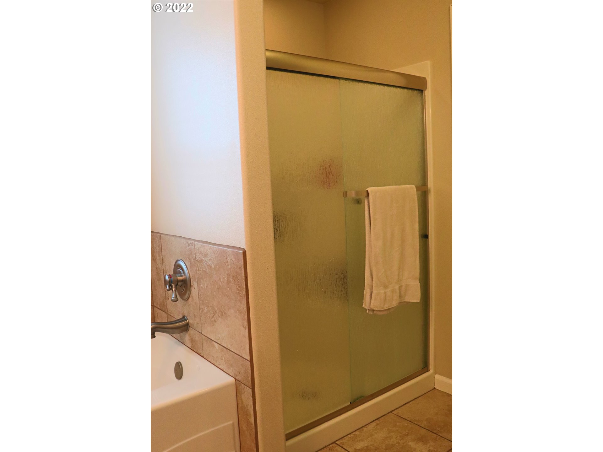 705 L Loop Baker City, OR 97814 - Photo 24 of 32 a bathroom with a shower