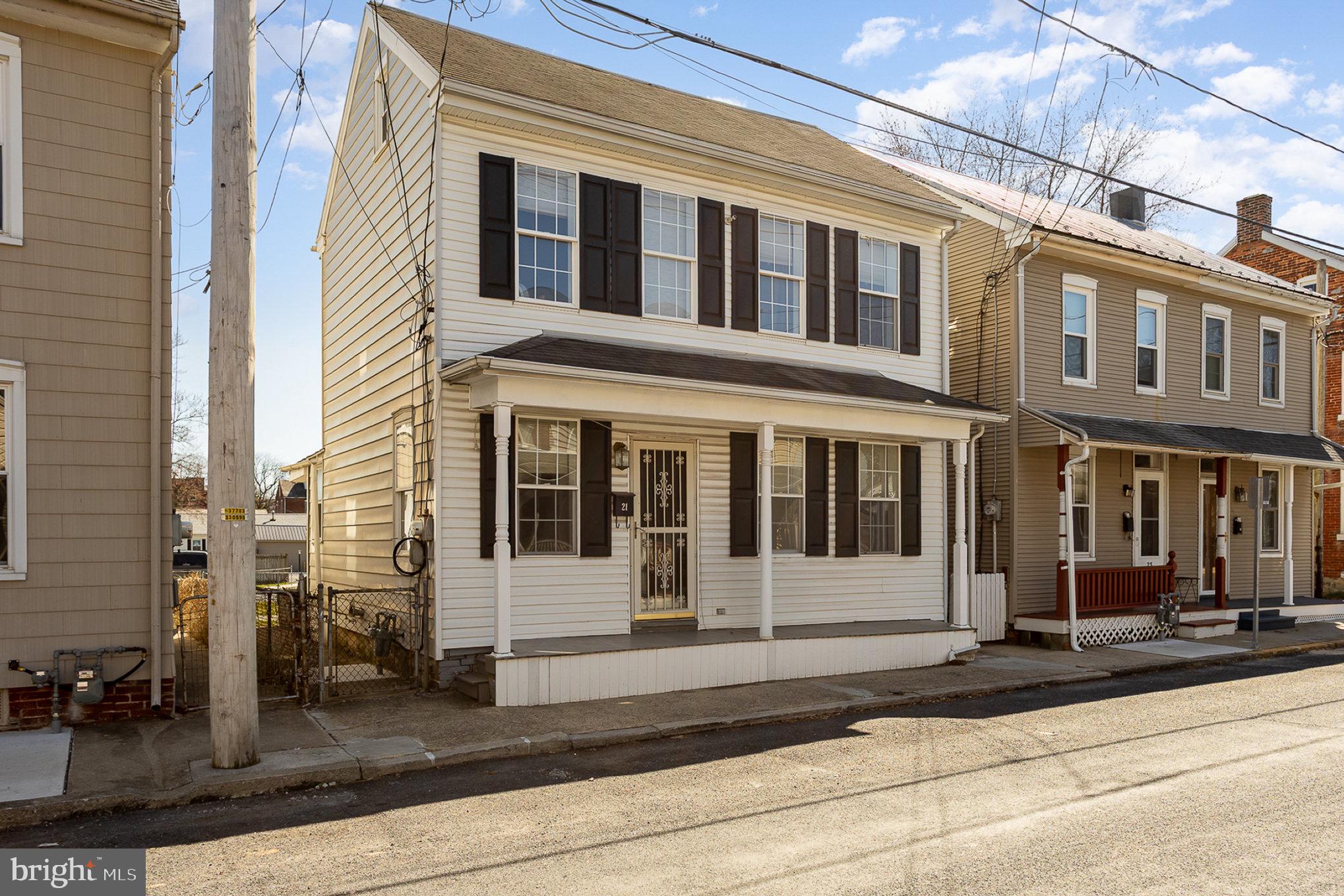 21 West Gramby Street Manheim, PA 17545 - Photo 4 of 36 a view of a building with a window