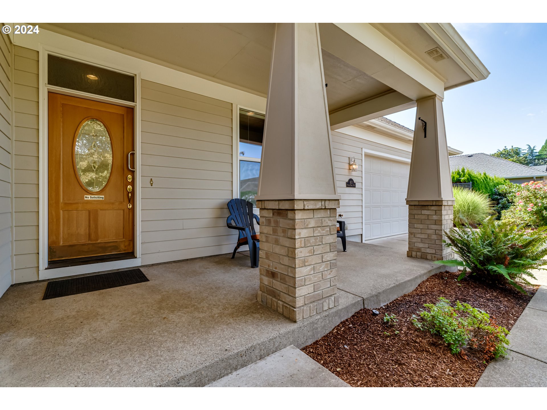 811 River Knoll Way Springfield, OR 97477 - Photo 3 of 36
