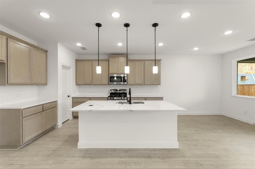 2902 Hanscom Street Forney, TX 75126 - Photo 3 of 34 kitchen