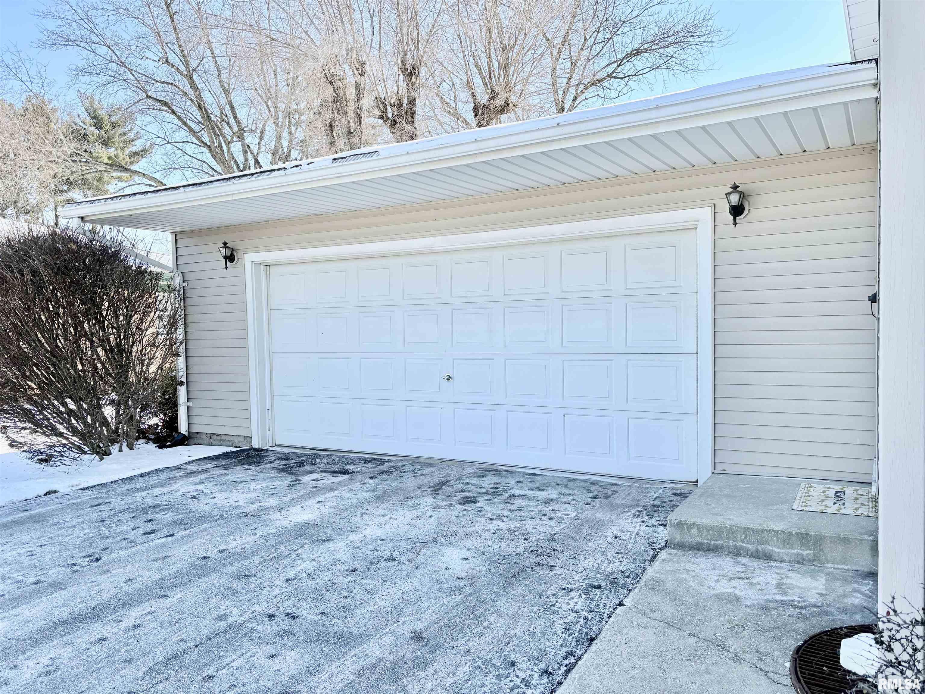 1481 West Walnut Street Jacksonville, IL 62650 - Photo 4 of 65