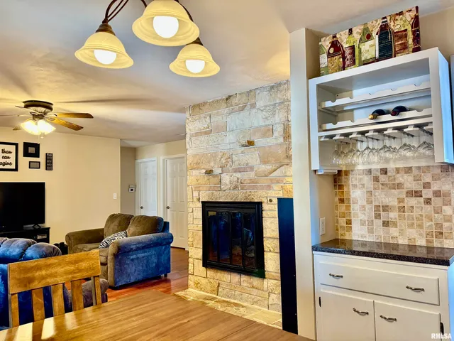 $169,900 | 1481 West Walnut Street, Jacksonville, IL 62650