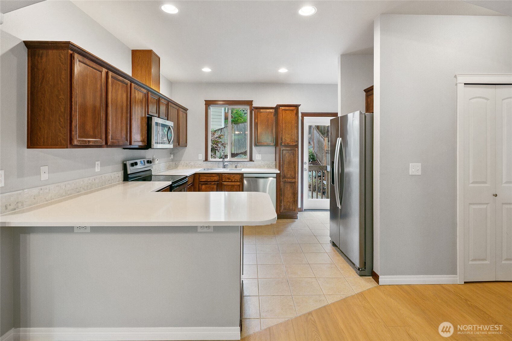 2923 Belmonte Lane Everett, WA 98201 - Photo 14 of 33 a kitchen with stainless steel appliances a refrigerator and a sink
