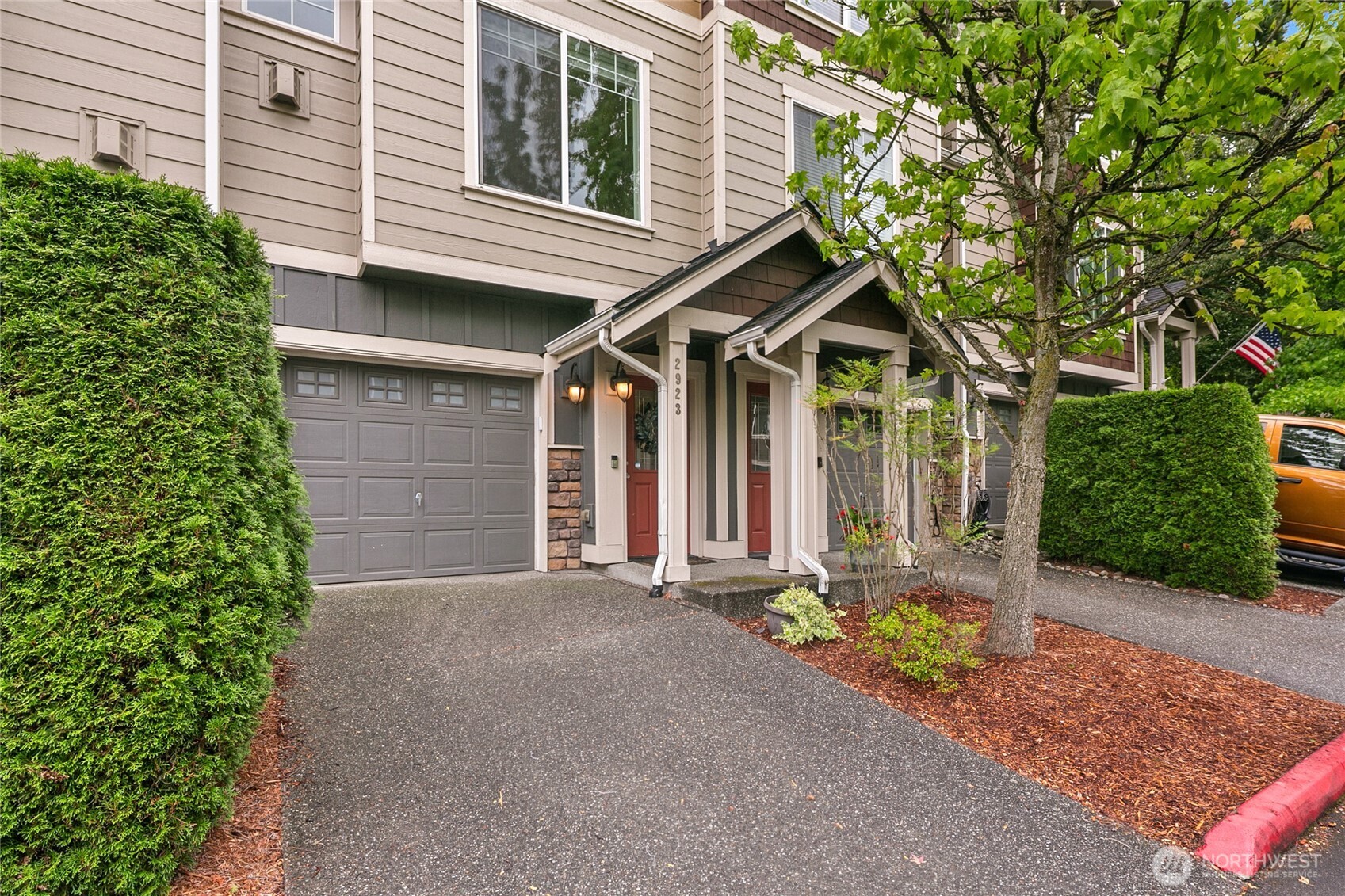 2923 Belmonte Lane Everett, WA 98201 - Photo 2 of 33 front view of a house with a street