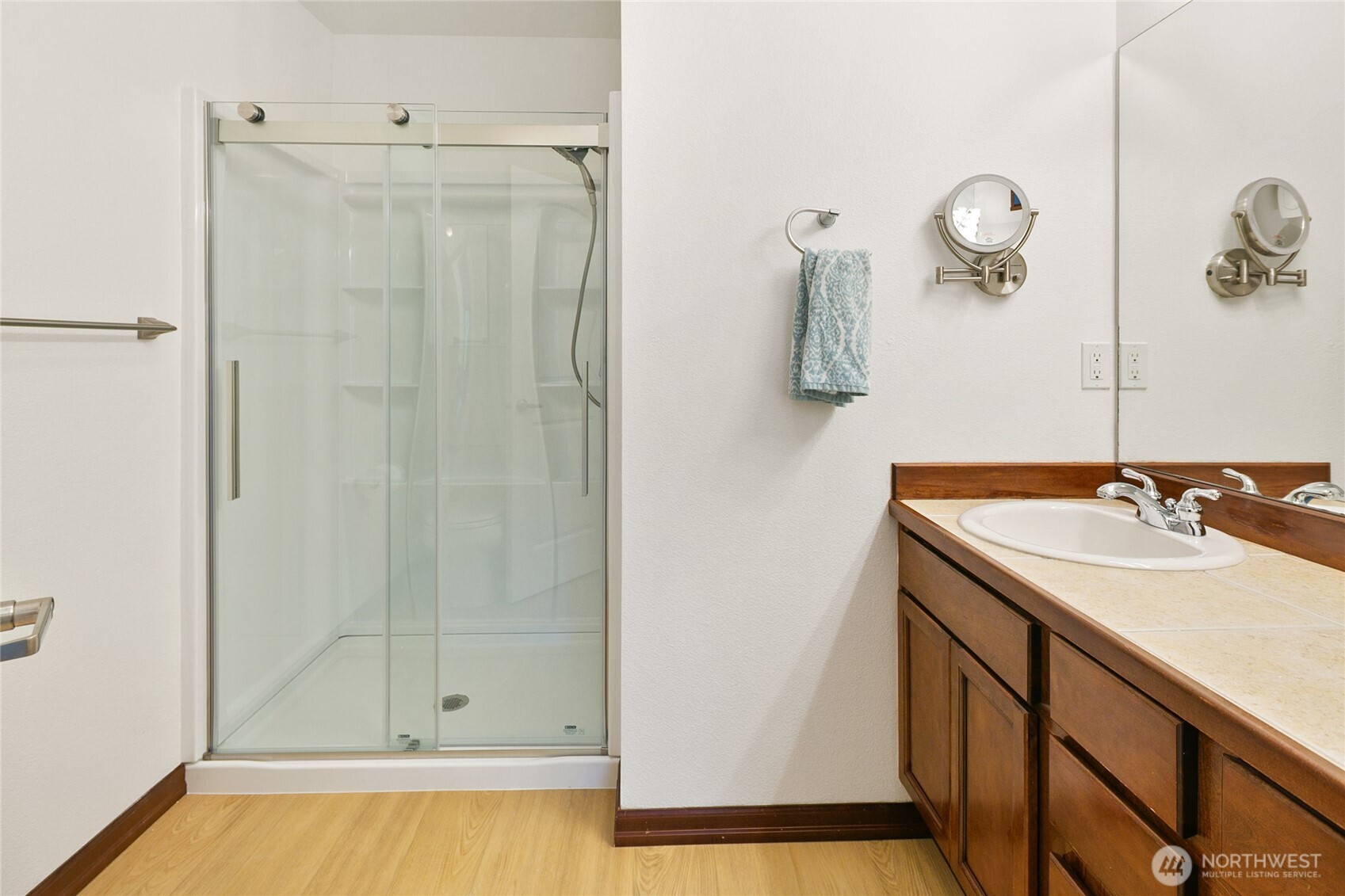 2923 Belmonte Lane Everett, WA 98201 - Photo 24 of 33 a bathroom with a sink and a mirror