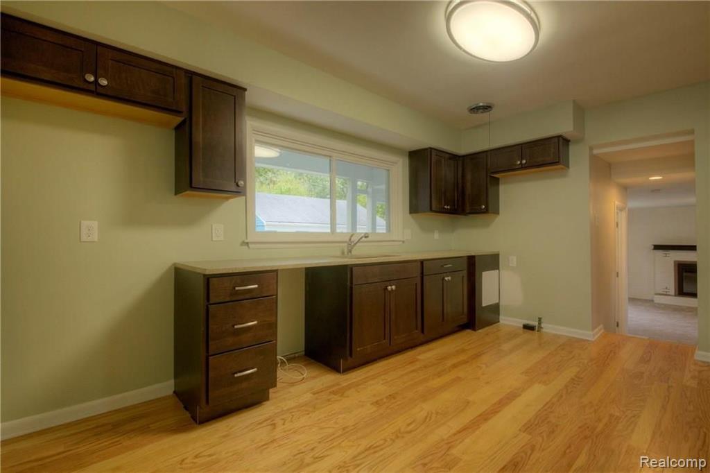 15650 Inkster Road Romulus, MI 48174 - Photo 9 of 33