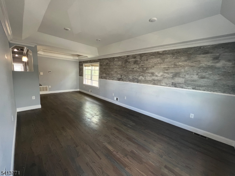 454 3rd Avenue Elizabeth Port, NJ 07206 - Photo 4 of 17