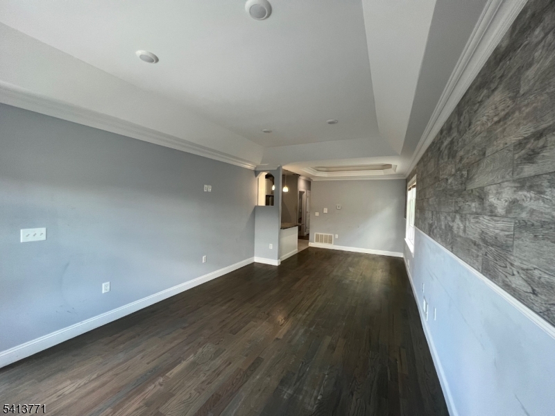 454 3rd Avenue Elizabeth Port, NJ 07206 - Photo 5 of 17