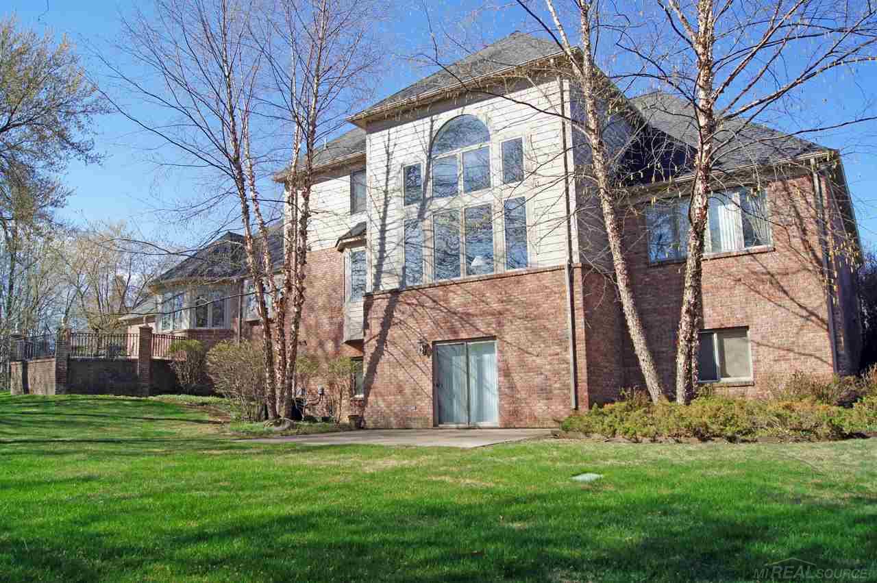 1812 Fox Run Rochester, MI 48306 - Photo 19 of 58 31241619-18.JPG