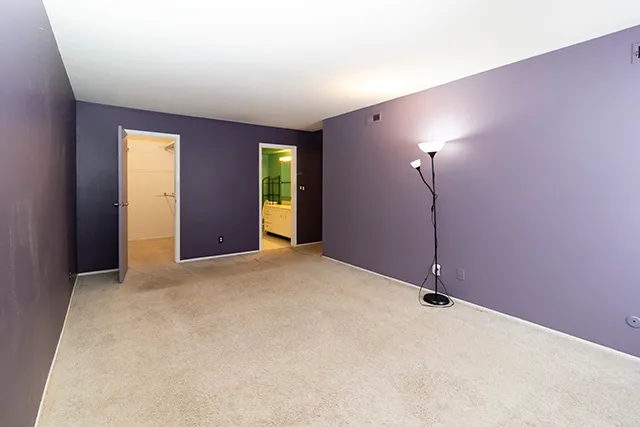 $175,000 | 633 Cress Creek Lane, Unit 1, Crystal Lake, IL 60014