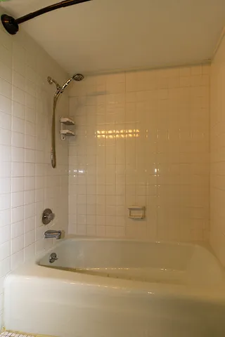 $175,000 | 633 Cress Creek Lane, Unit 1, Crystal Lake, IL 60014