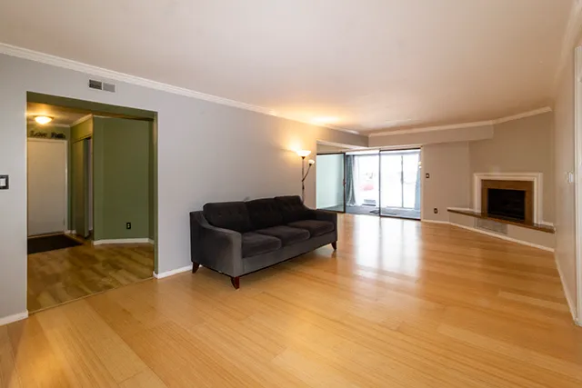 $175,000 | 633 Cress Creek Lane, Unit 1, Crystal Lake, IL 60014