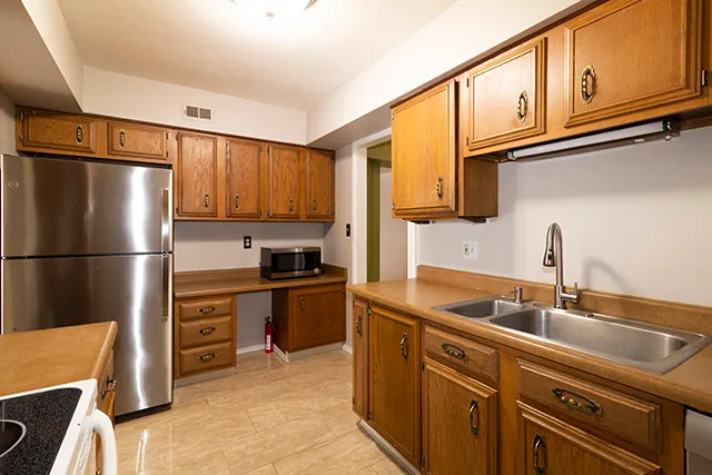 $175,000 | 633 Cress Creek Lane, Unit 1, Crystal Lake, IL 60014