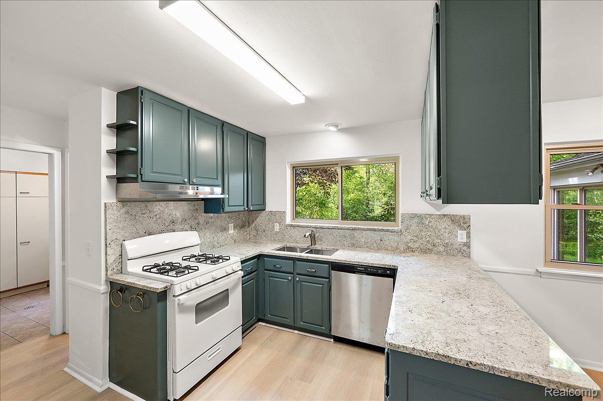 536 Rolling Rock Road Bloomfield Hills, MI 48304 - Photo 12 of 48 22-536 Rolling Rock Dr-41.jpg