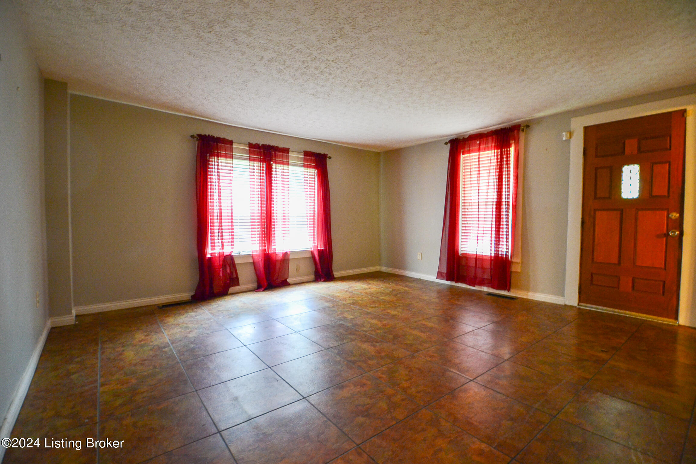 13300 East Orell Road Louisville, KY 40272 - Photo 14 of 36 DSC_0431