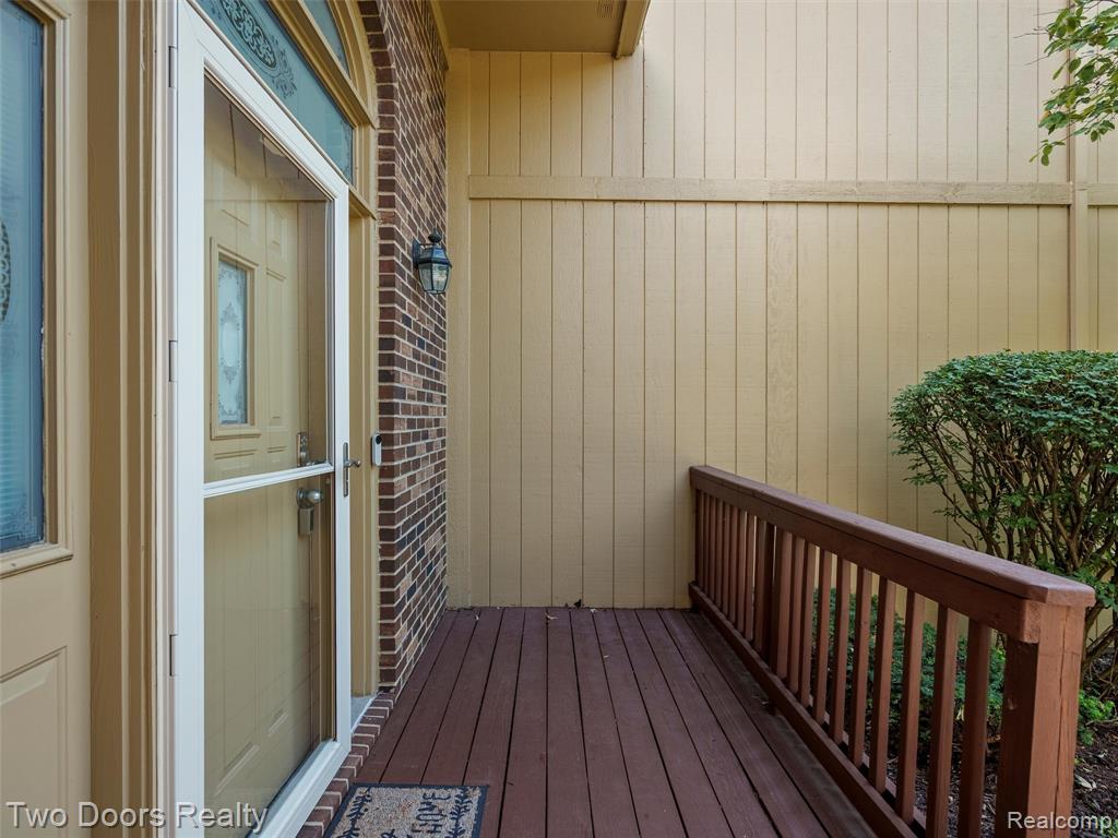 2239 Crystal Drive Rochester Hills, MI 48309 - Photo 4 of 42