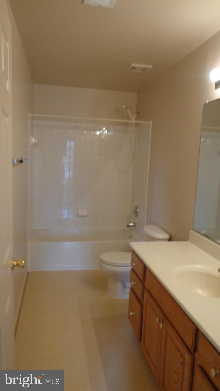 787 Holly Leaf Road Culpeper, VA 22701 - Photo 15 of 19 Full bath upper level
