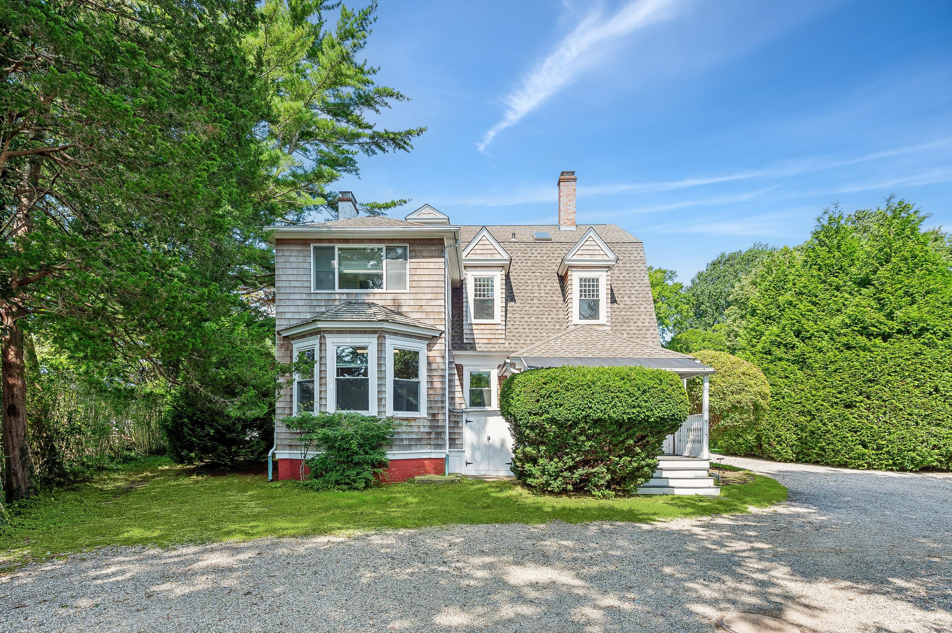10 Pantigo Road East Hampton, NY 11937 - Photo 5 of 28 a front view of a house with garden