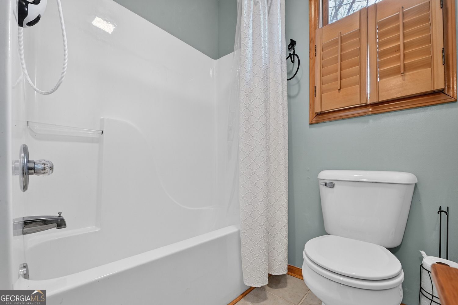 1189 Walnut Ridge, Unit 4044 Ellijay, GA 30536 - Photo 43 of 52 a white toilet sitting next to a bath tub