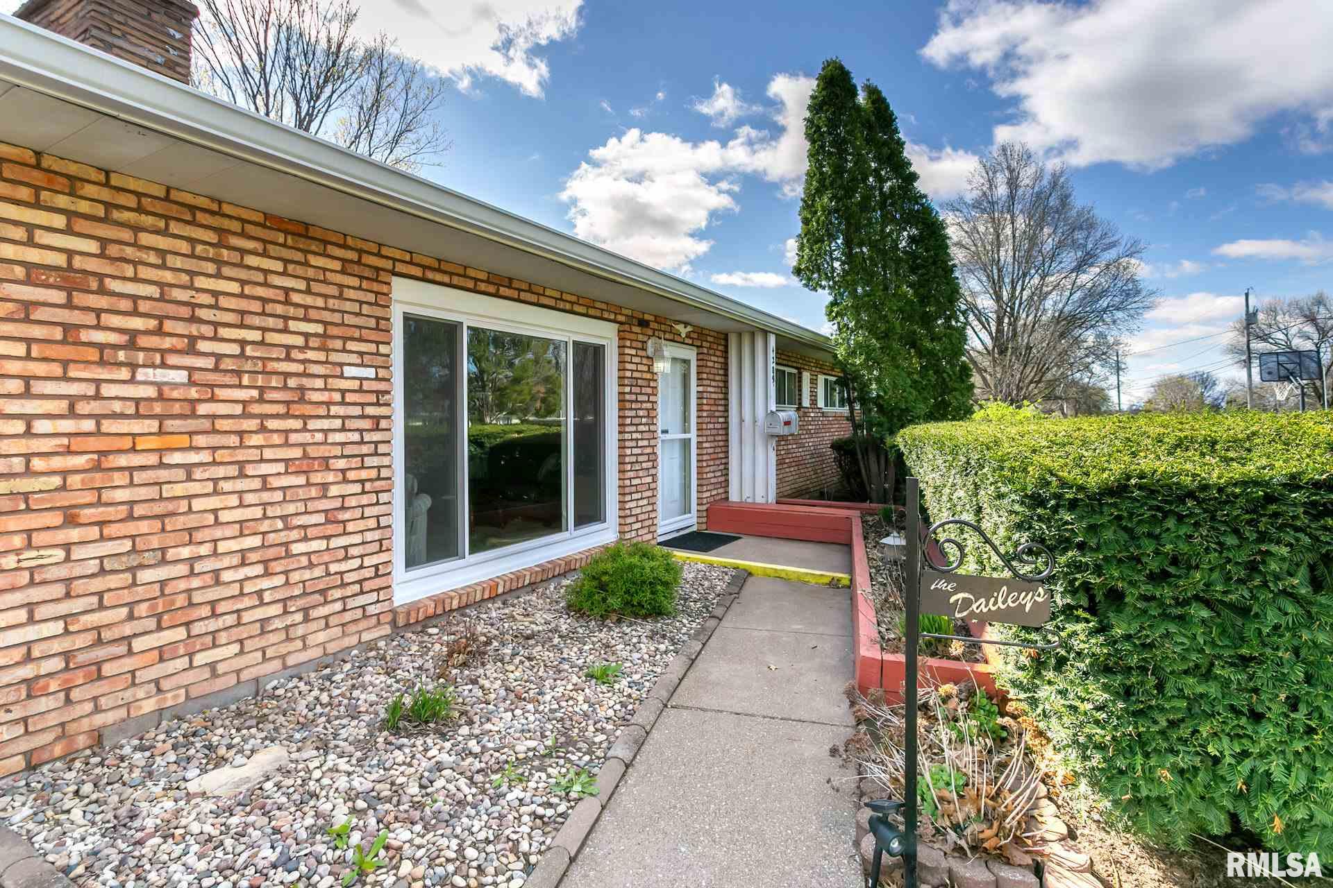 4209 Rodeo Road Davenport, IA 52806 - Photo 2 of 25 Gallery Image 2
