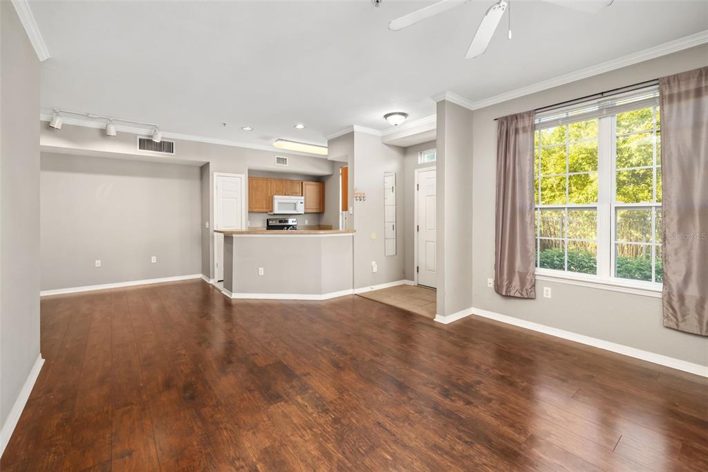 5501 Rosehill Road, Unit 103 Sarasota, FL 34233 - Photo 5 of 60 Gallery Image 5