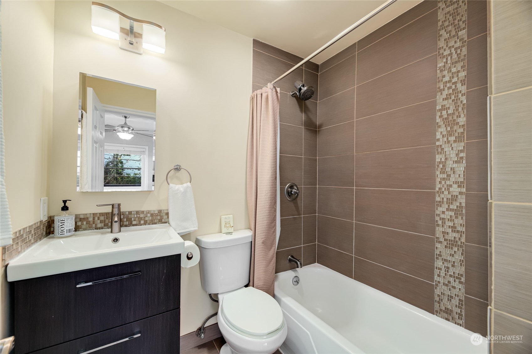 7341 Dumar Way Southwest Seattle, WA 98106 - Photo 13 of 27 Gallery Image 13