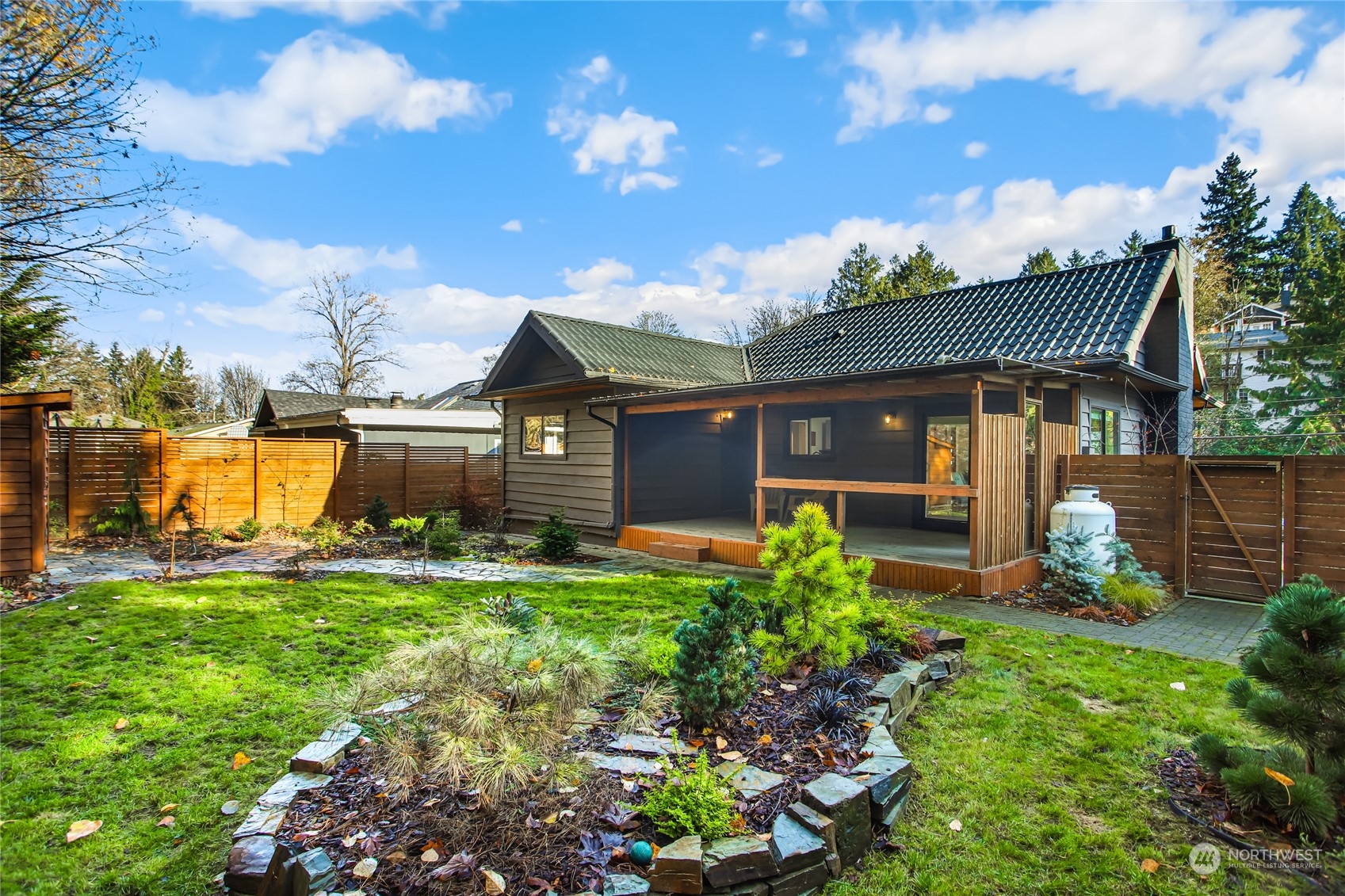 7341 Dumar Way Southwest Seattle, WA 98106 - Photo 24 of 27 Gallery Image 24