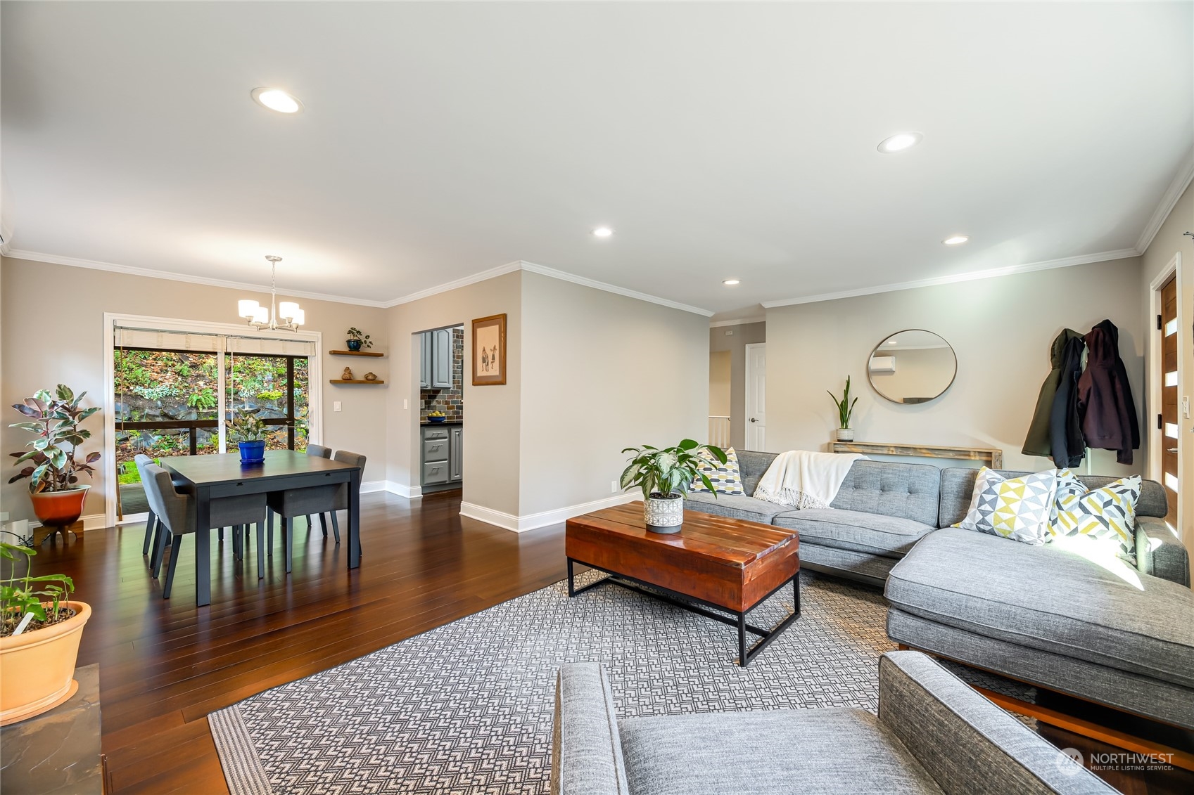 7341 Dumar Way Southwest Seattle, WA 98106 - Photo 7 of 27 Gallery Image 7