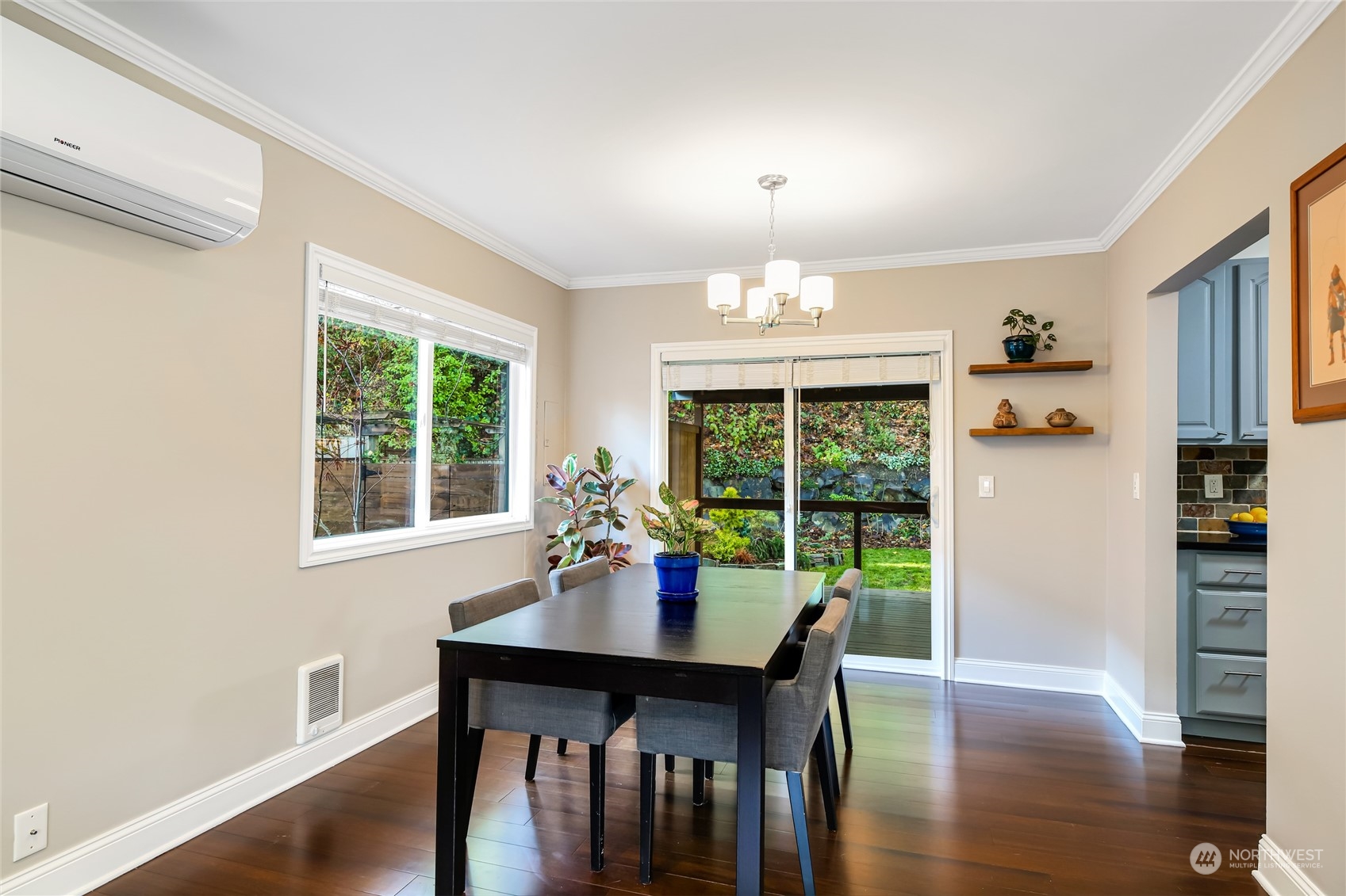7341 Dumar Way Southwest Seattle, WA 98106 - Photo 8 of 27 Gallery Image 8