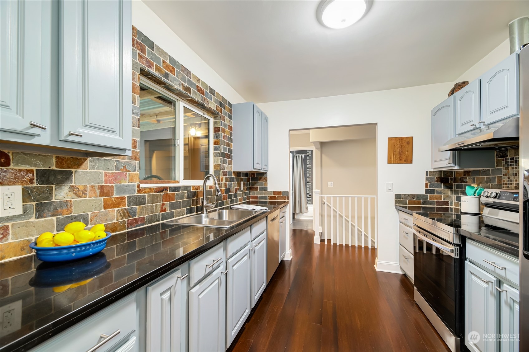 7341 Dumar Way Southwest Seattle, WA 98106 - Photo 9 of 27 Gallery Image 9