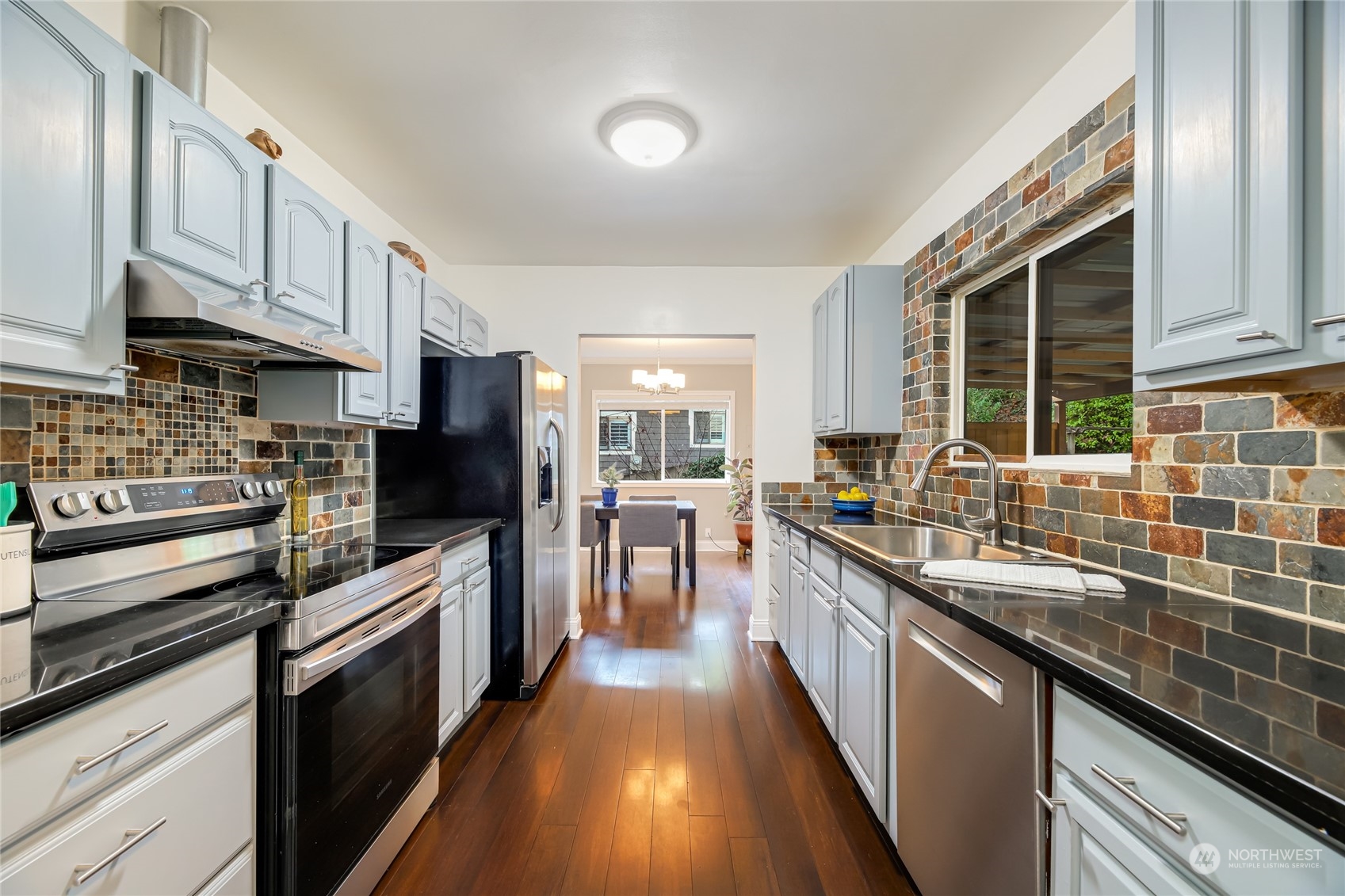 7341 Dumar Way Southwest Seattle, WA 98106 - Photo 10 of 27 Gallery Image 10