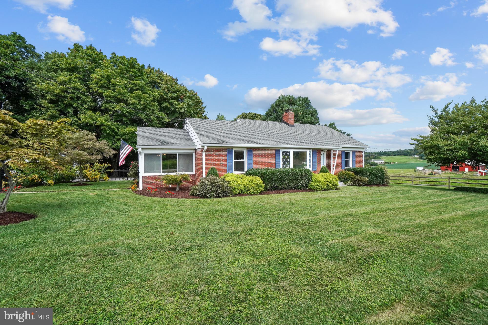 27912 Ridge Road Damascus, MD 20872 - Photo 2 of 40 Charming house right in the heart of Damascus
