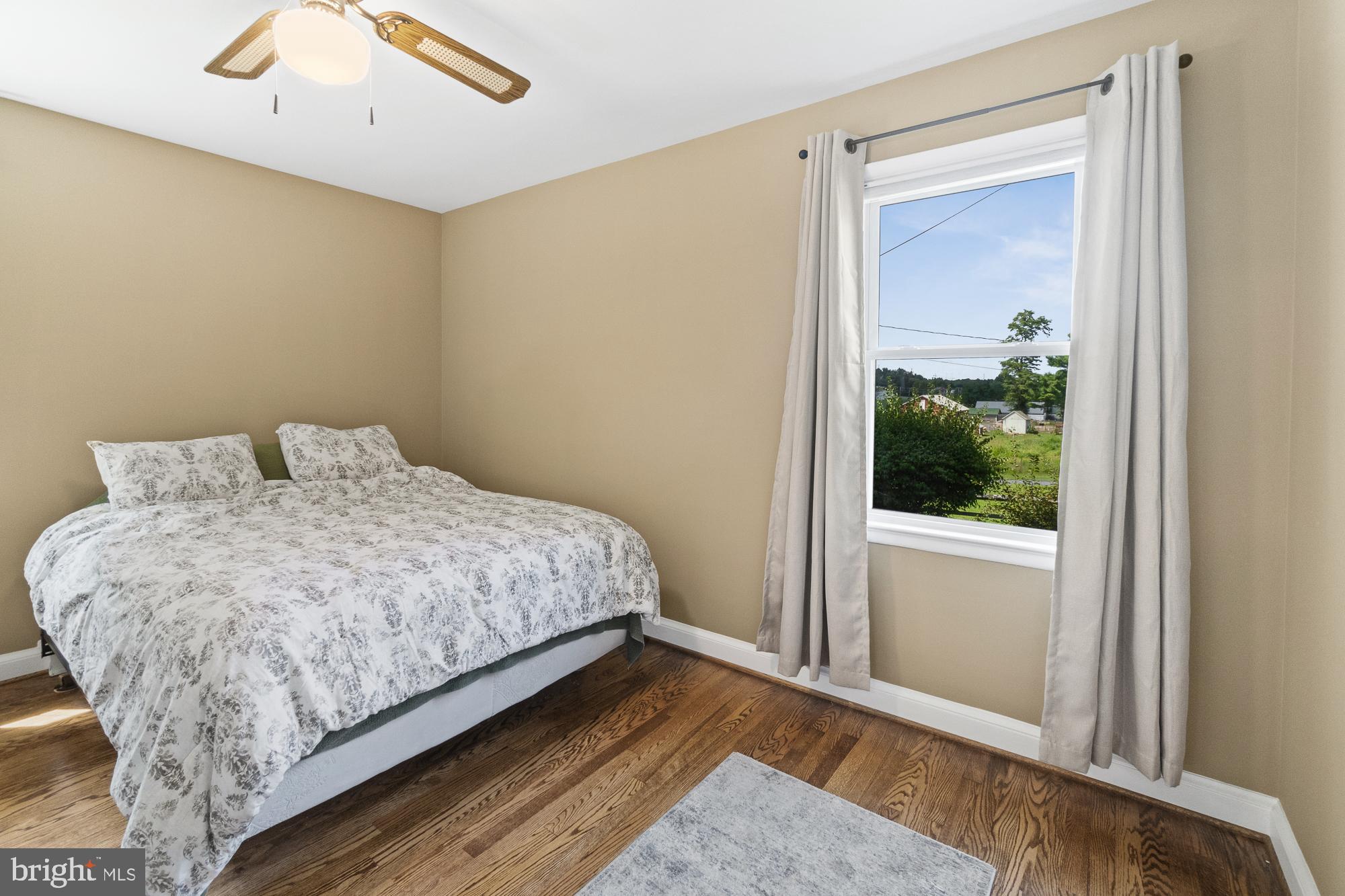 27912 Ridge Road Damascus, MD 20872 - Photo 19 of 40 Main level bedroom #2