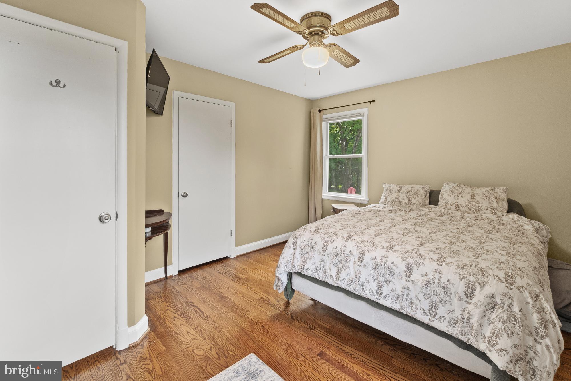 27912 Ridge Road Damascus, MD 20872 - Photo 20 of 40 Main level bedroom #2