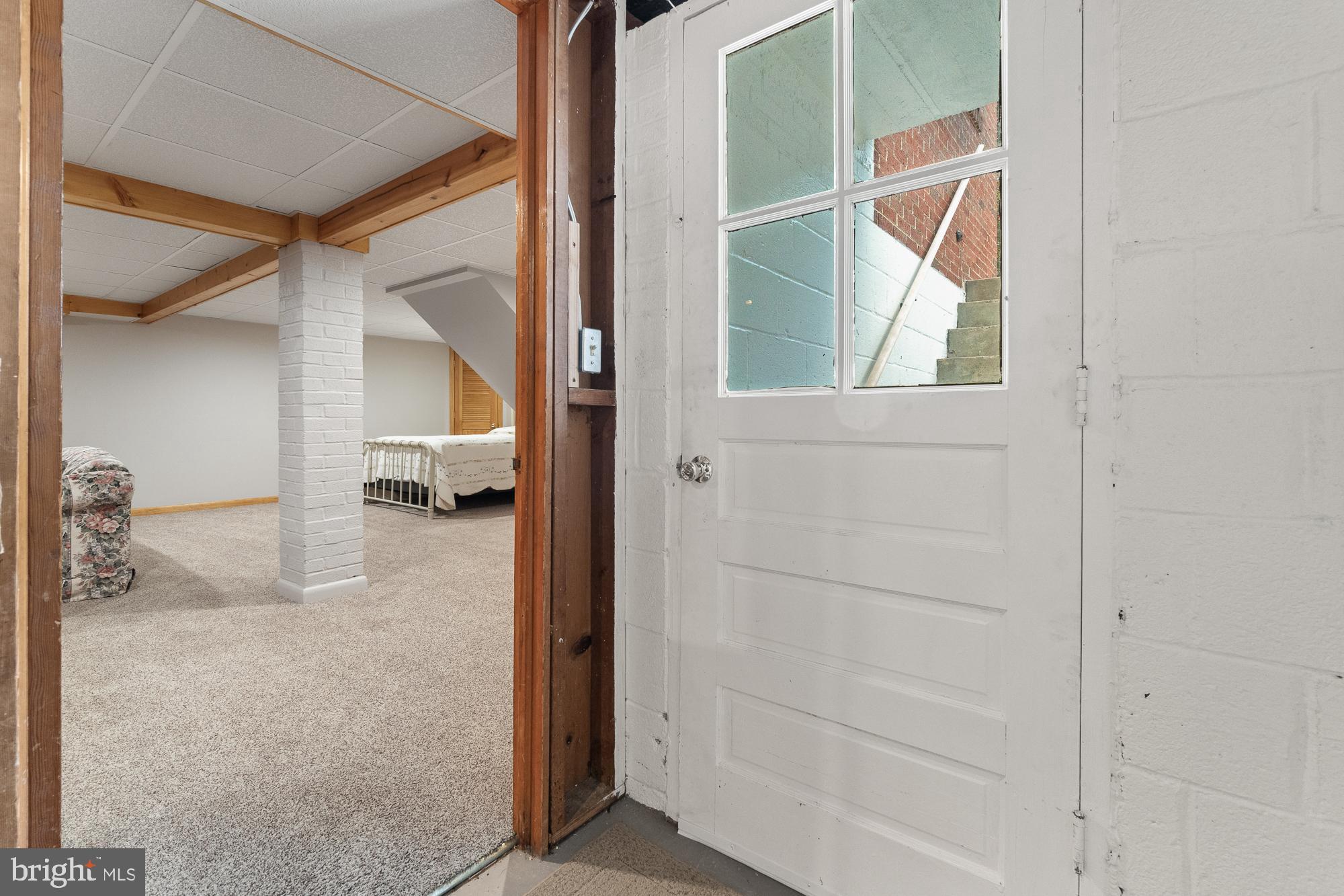 27912 Ridge Road Damascus, MD 20872 - Photo 32 of 40 Separate basement level entrance