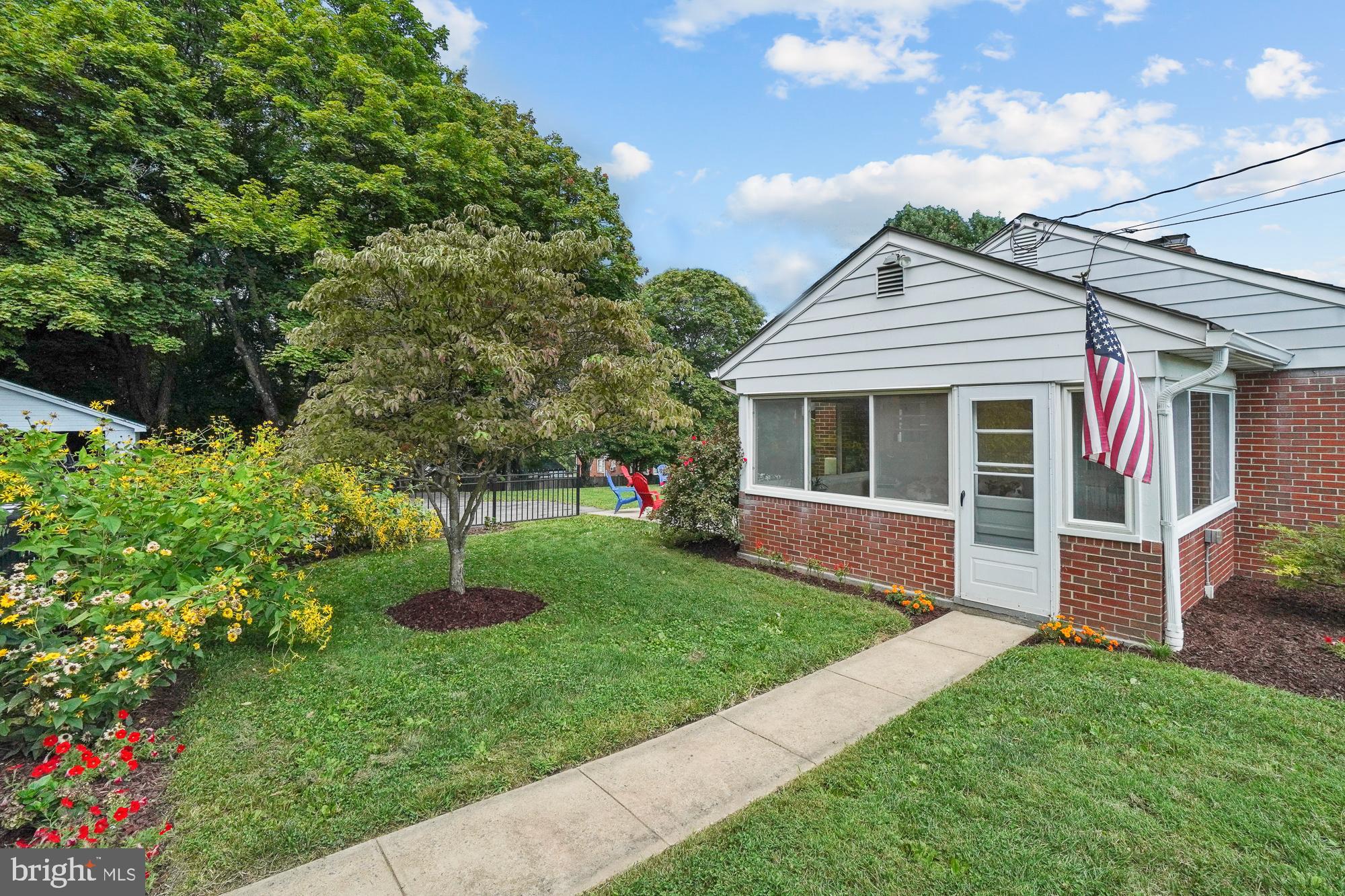 27912 Ridge Road Damascus, MD 20872 - Photo 5 of 40 Walkway to the sunroom