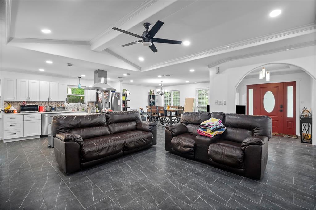 1112 West Pleasant Run Road, Unit D DeSoto, TX 75115 - Photo 13 of 35