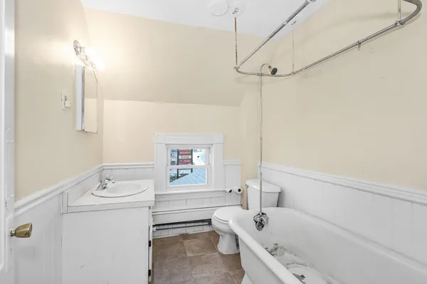 $464,900 | 32 Crystal Avenue, Derry, NH 03038