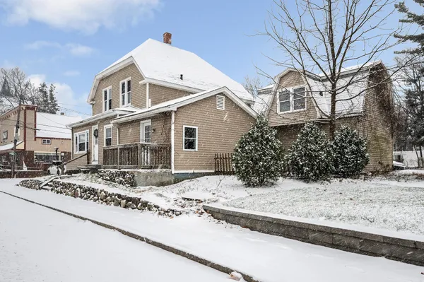 $464,900 | 32 Crystal Avenue, Derry, NH 03038