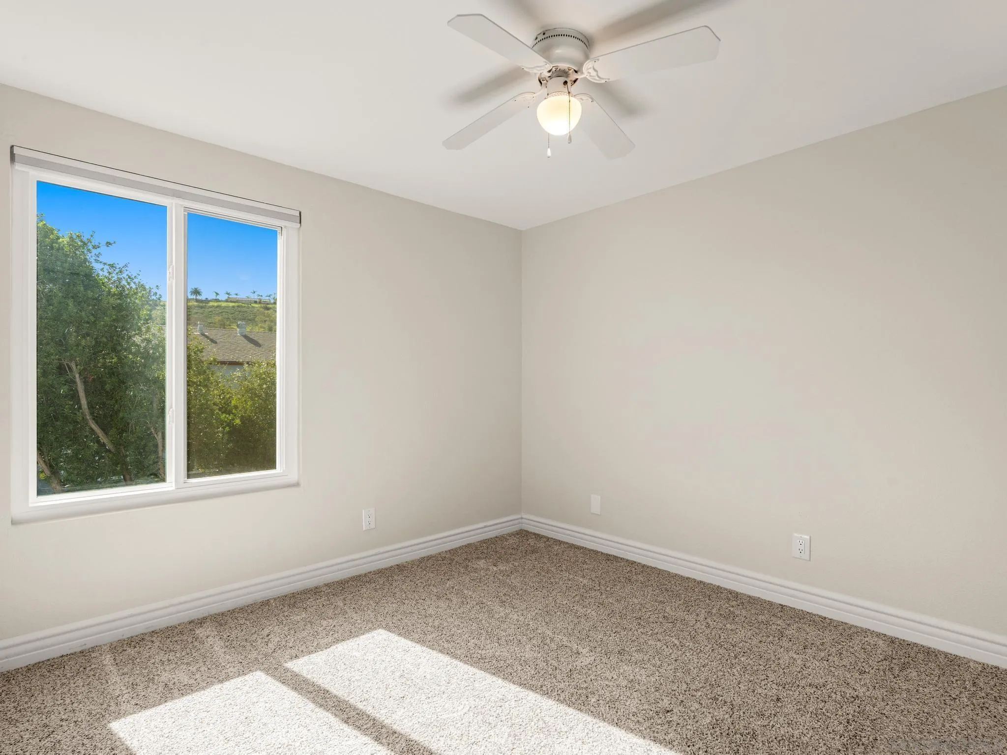 13303 Betty Lee Way Poway, CA 92064 - Photo 26 of 32 an empty room with a window