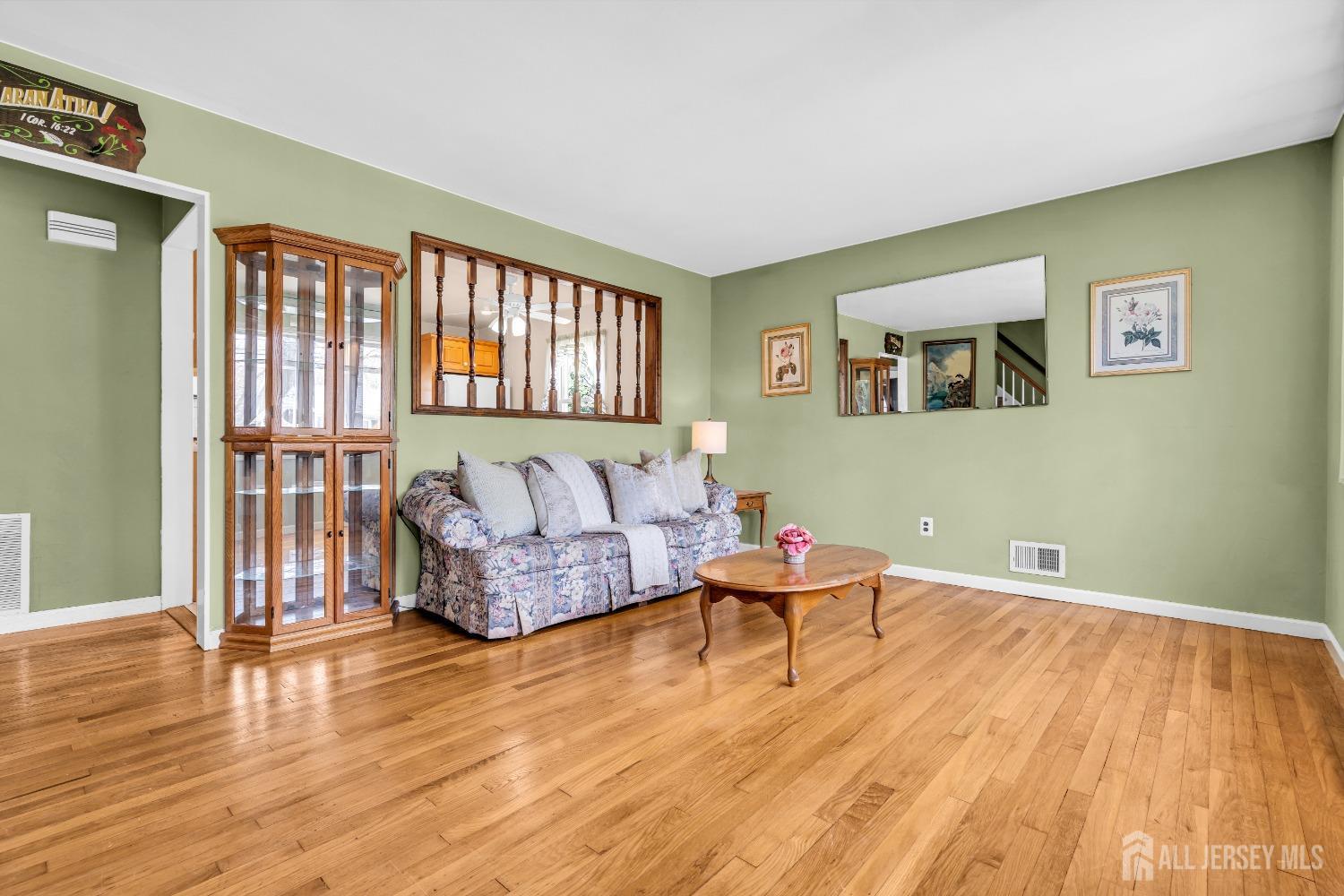 122 Orange Street Edison, NJ 08817 - Photo 6 of 33