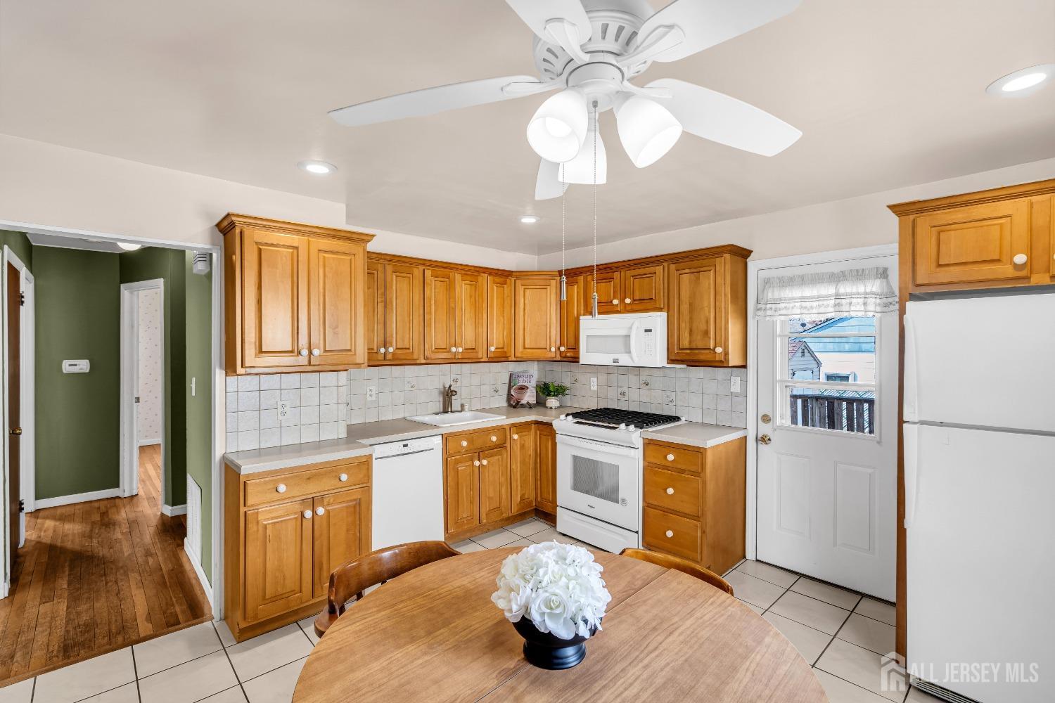 122 Orange Street Edison, NJ 08817 - Photo 9 of 33