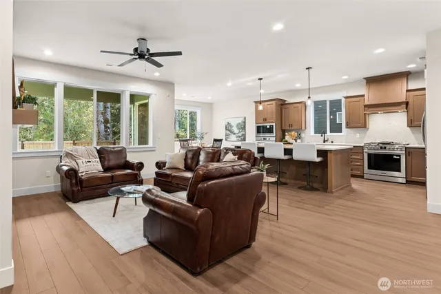 $749,995 | 7604 173rd St Court East, Puyallup, WA 98375