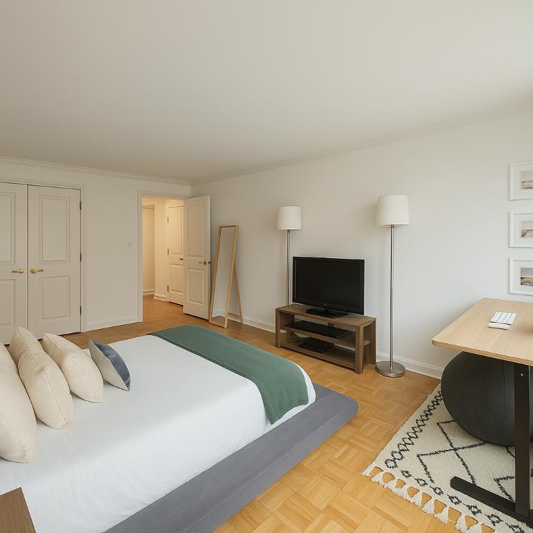 404 East 76th Street, Unit 5J Manhattan, NY 10021 - Photo 3 of 8 Photo 3
