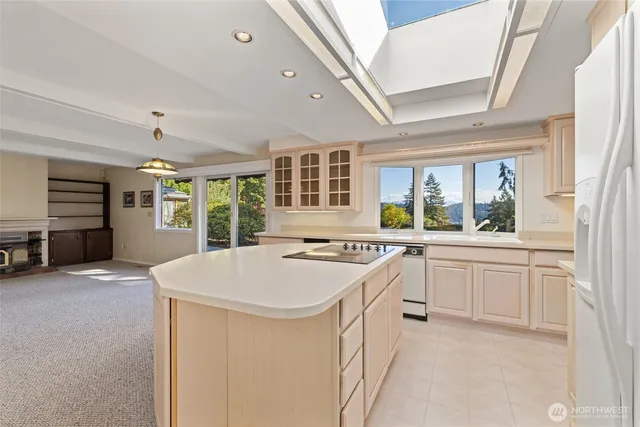 $2,199,000 | 1672 185th Court Northeast, Bellevue, WA 98008