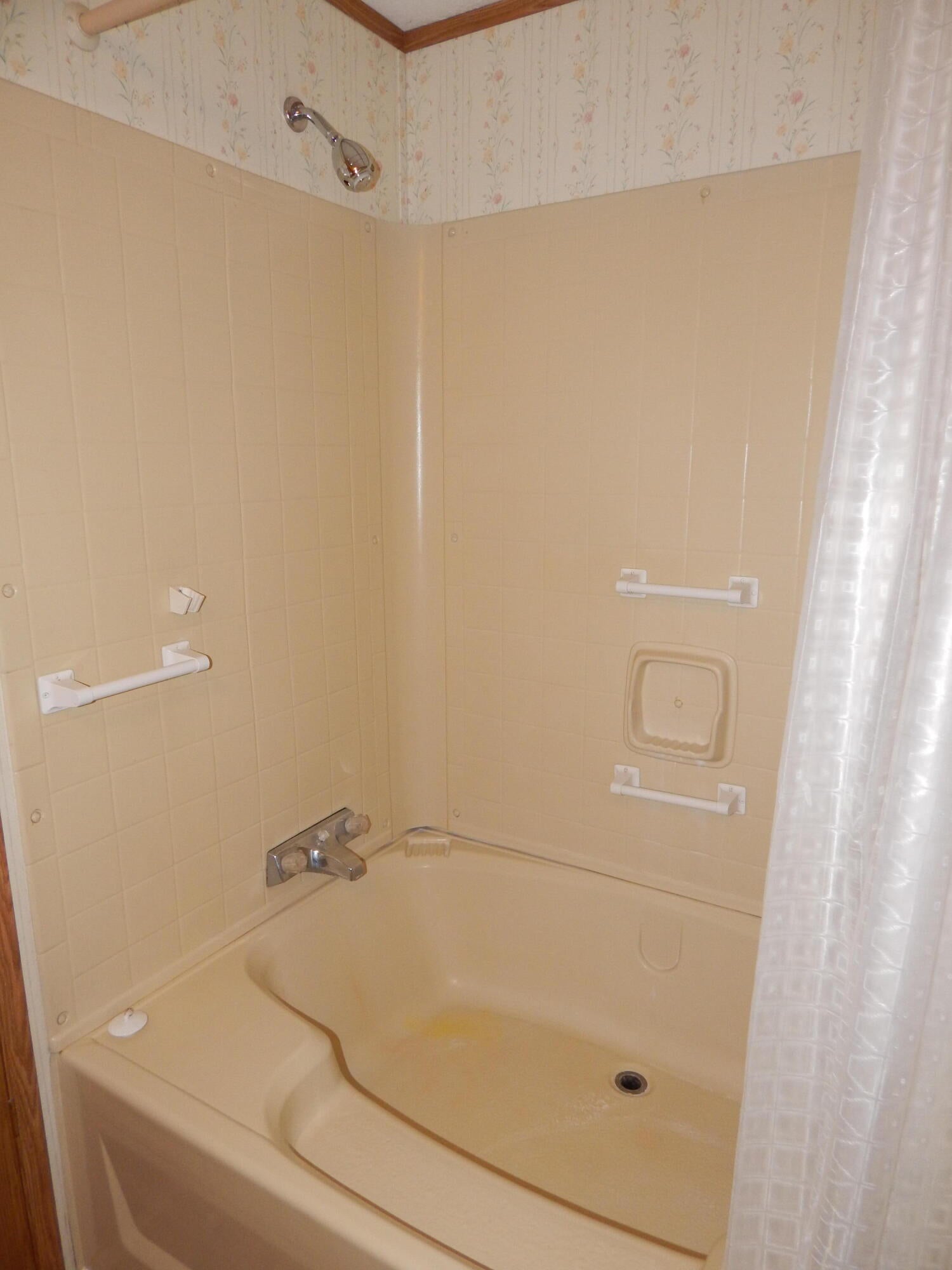 255 Colver Road, Unit 98 Talent, OR 97540 - Photo 14 of 26 Garden tub