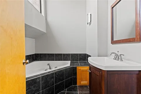 $230,000 | 1111 West 46th Street, Unit 44, Kansas City, MO 64112