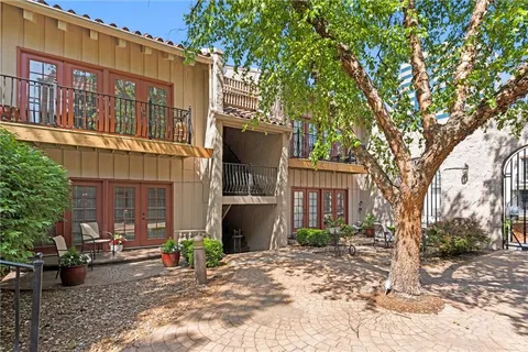 $230,000 | 1111 West 46th Street, Unit 44, Kansas City, MO 64112