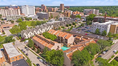 $230,000 | 1111 West 46th Street, Unit 44, Kansas City, MO 64112