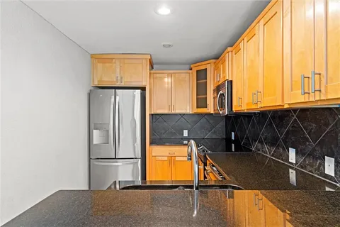 $230,000 | 1111 West 46th Street, Unit 44, Kansas City, MO 64112